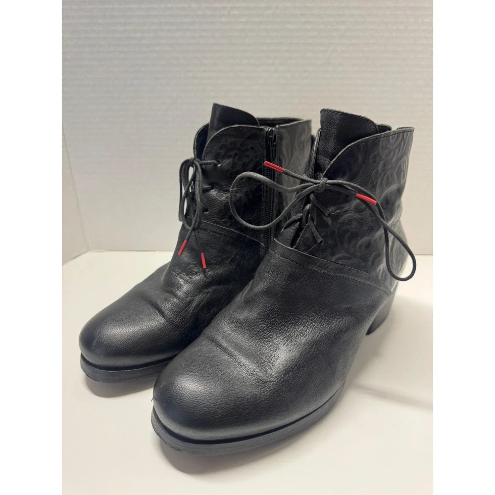 Think! Black Leather Embossed Floral Lace Up Side Zip Ankle‎ Boots Size 40 9.5